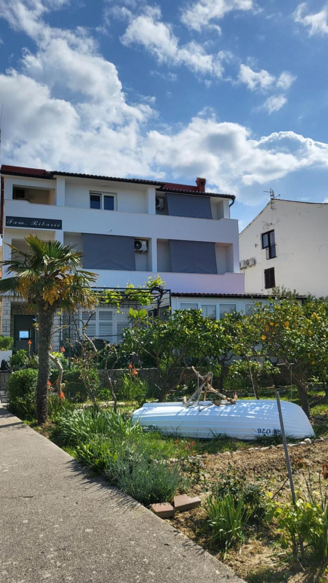 Apartments & Rooms Fam Ribaric Banjol Extérieur photo