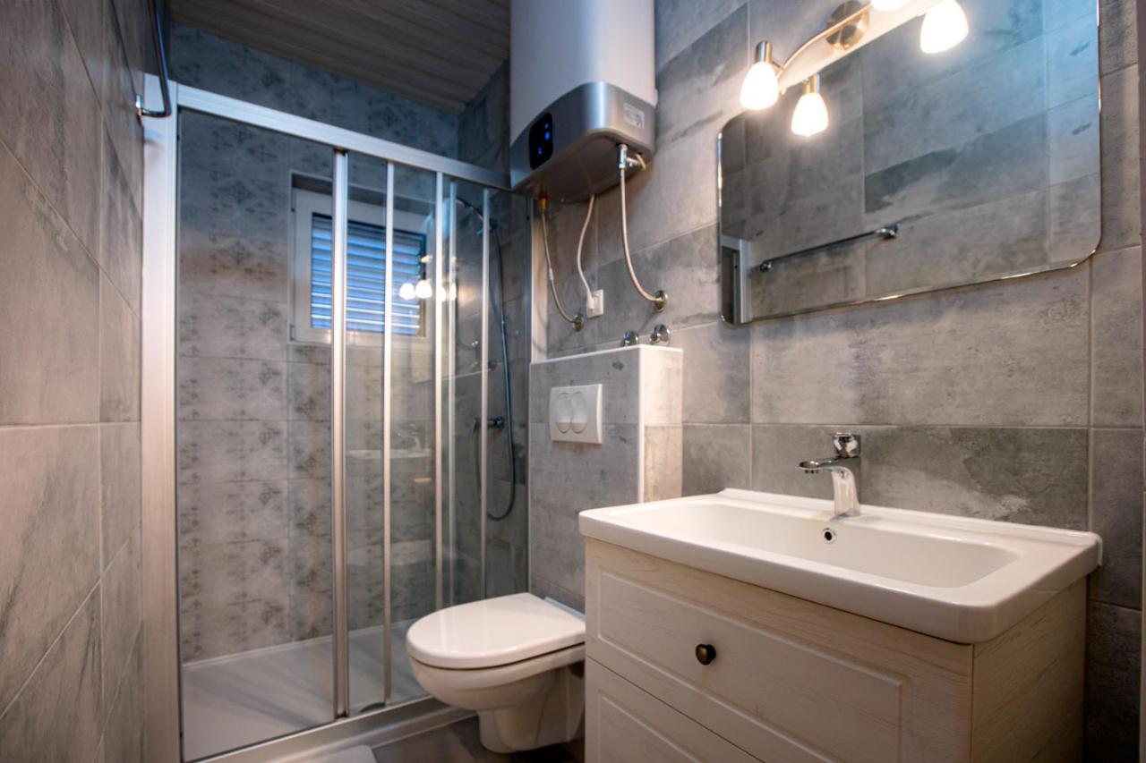 Apartments & Rooms Fam Ribaric Banjol Extérieur photo