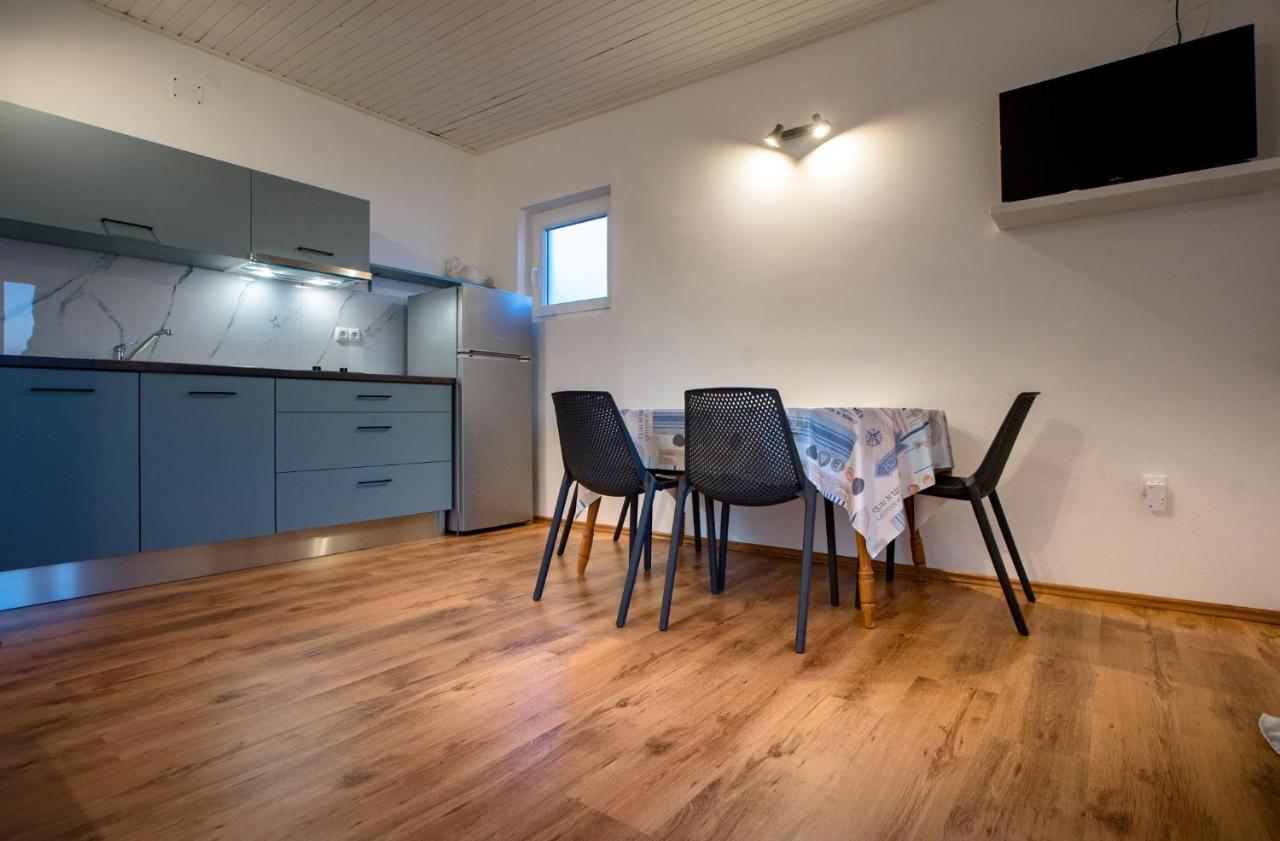 Apartments & Rooms Fam Ribaric Banjol Extérieur photo
